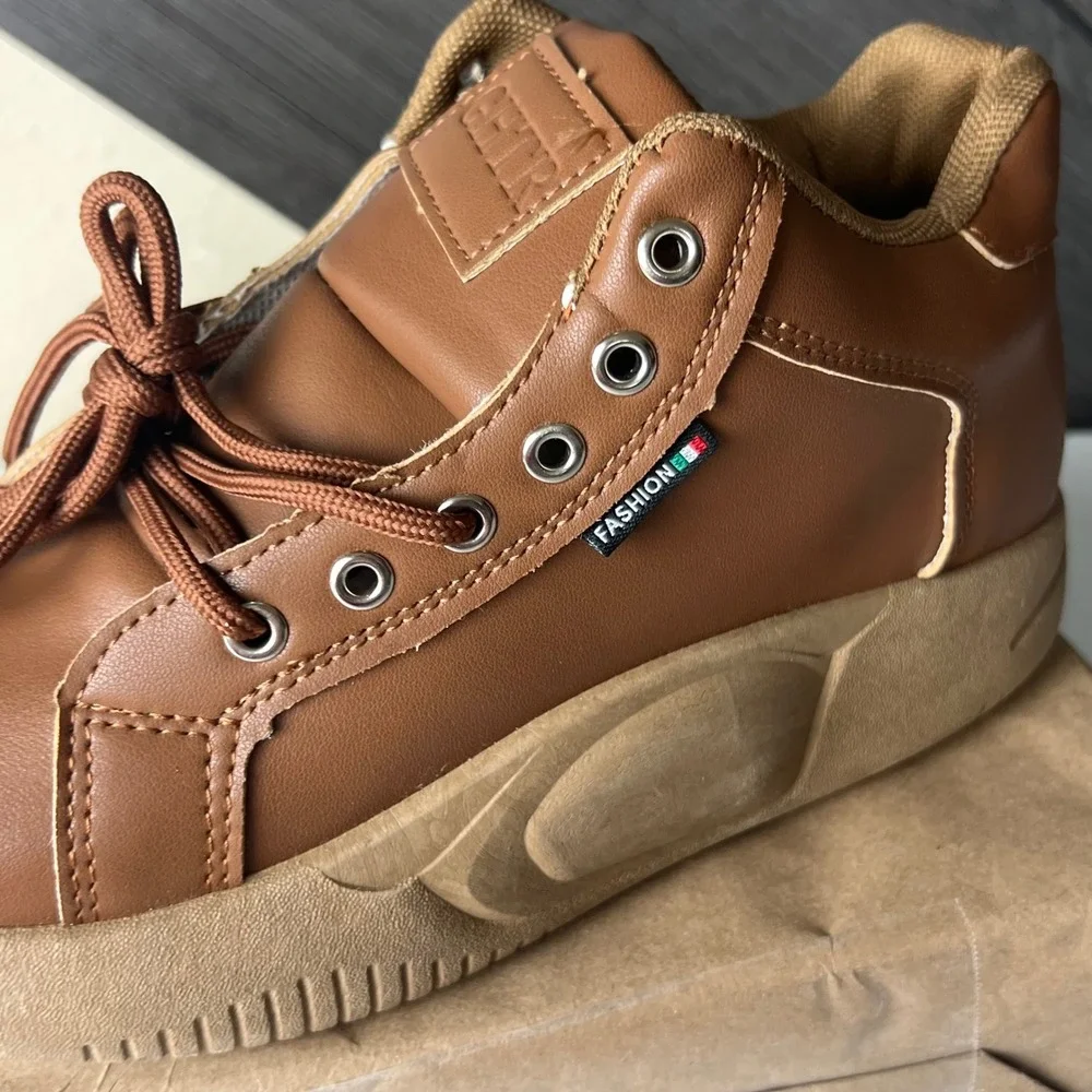 GHTR‎ Women's Platform Sneakers Brown Lace Up Chunky Sole Size 6 NWOT